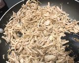 Foto del paso 1 de la receta: Bollitos de pollo desmenuzado