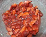 Foto langkah ke 2 dari resep Strawberry Sauce.