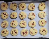 Foto del paso 4 de la receta: Galletitas con frutilla deshidratada