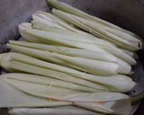 Foto langkah ke 5 dari resep Lepet Jagung Manis (gula jawa).