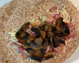 Foto del paso 2 de la receta: Wrap de champiñones, bacon, cherrys y queso 🌯