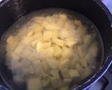 Une image de l'étape 1 de Soupe de homard pommes de terre et poivrons au persil et parmesan.