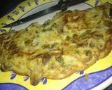 Foto del paso 3 de la receta: Tortilla de patatas con cebolla, espárragos verdes y champiñones