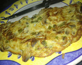 Foto del paso 3 de la receta: Tortilla de patatas con cebolla, espárragos verdes y champiñones