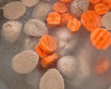 Foto langkah ke 4 dari resep Sup Ayam Jamur Kuping.