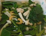 Hình bước làm 3 của món Canh mồng tơi nấm nấu tôm thịt