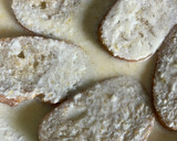 Foto del paso 3 de la receta: Torrijas de pan de centeno con naranja, leche, miel y canela
