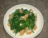 Foto langkah ke 4 dari resep Bening Bayam Tahu Kopong.