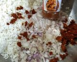 A picture of step 2 of Paneer peri peri paratha.