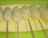 Foto langkah ke 3 dari resep Potato Sausage Corndog.