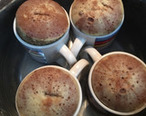 Foto del paso 4 de la receta: Bizcochitos a la taza, de chocolate blanco y negro - en olla