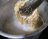 Foto langkah ke 1 dari resep Mie goreng sosis.