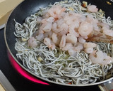 Foto del paso 2 de la receta: Angulas con huevo y patatas