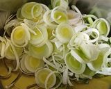 # 25. 10. 22. Póréhagyma krémleves recept fázis 1 fotója