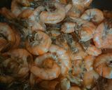 Foto langkah ke 3 dari resep Udang Saus Tiram Mentega.