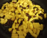 Foto del paso 5 de la receta: Lubina a la plancha y salteado de alcachofas con mango