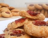 Foto langkah ke 8 dari resep Strawberry Thumbprint Cookies.
