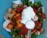 A picture of step 5 of Soya Chunks Capsicum & Onion Curry soyabeena badi ki sabji.