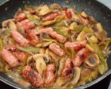 Foto del paso 6 de la receta: Salchichas de pollo con champiñones y pimientos verdes