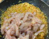 Foto del paso 3 de la receta: Hojaldre de puerro y gambas