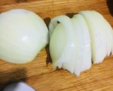Hình bước làm 1 của món Sốt hành tây cà chua xào chay