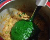A picture of step 9 of Hariyali Pav bhaji.