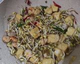 Foto langkah ke 4 dari resep 191. Tumis Tauge Tahu Udang.