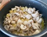 Foto del paso 4 de la receta: Solomillo de pavo en pepitoria con champiñones y patatas