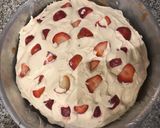 Foto del paso 4 de la receta: Torta cumpleaños súper fácil de chocolate, frutillas y chantillí