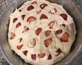 Foto del paso 4 de la receta: Torta cumpleaños súper fácil de chocolate, frutillas y chantillí