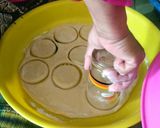 Foto langkah ke 3 dari resep Donat Kampung Gula Putih Ekonomis.