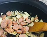 Foto del paso 2 de la receta: Spaghettis con Salchichas, berenjenas, pimientos verdes 🍆🍝