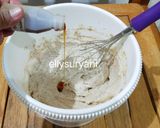 Foto langkah ke 2 dari resep Choco Chips-Cranberries Cookies Simple, Renyah dan Yummy.