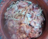Foto del paso 1 de la receta: Cubitos de pollo con champiñones y chiles poblanos