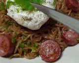 Pas rețetă Noodles de pui cu ou poșat și cârnați prăjiți- ChickenNoddles 3 fotografie