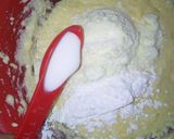 A picture of step 7 of Custard cookies cooking pots.