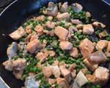 Foto del paso 3 de la receta: ARROZ CON CAMARÓN Y SALMON. 