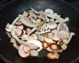 Foto del paso 1 de la receta Mix de setas con arroz y huevo