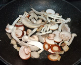 Foto del paso 1 de la receta: Mix de setas con arroz y huevo