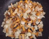 Une image de l'étape 2 de Sauce au girolles.