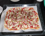 Foto del paso 5 de la receta: Pizza casera de atún, pimiento y olivas