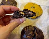 صورة لخطوة 1 من وصفة كوكيز نيويورك دبل تشوكلت (بحشو الشوكلت سبريد) 🍪