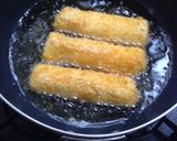 Foto langkah ke 6 dari resep Roti Sosis Keju Goreng.