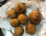 A picture of step 6 of Bread potato cheese balls.
