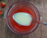 Foto langkah ke 3 dari resep Strawberry Yakult.