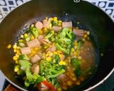 Foto langkah ke 5 dari resep Brokoli Sosis Saus Tiram.