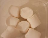 A picture of step 3 of Chocolate choco pops Flowers.
