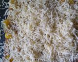 A picture of step 1 of Onion cheesy corn toast.