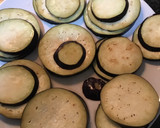 Foto del paso 3 de la receta: Pizza de berenjena con miel y vinagre balsámico