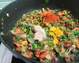 A picture of step 4 of Methi gobhi paneer burji.